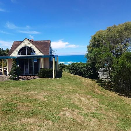 The Quarters Ocean-View Chalet Gisborne Bagian luar foto