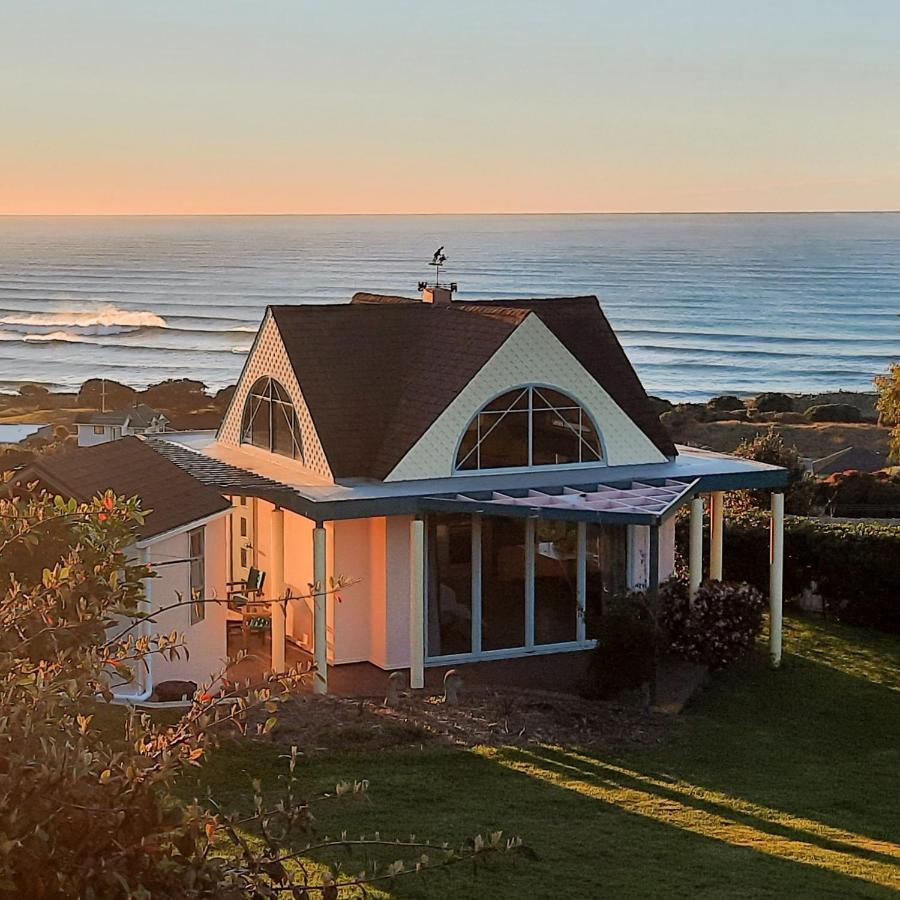 The Quarters Ocean-View Chalet Gisborne Bagian luar foto