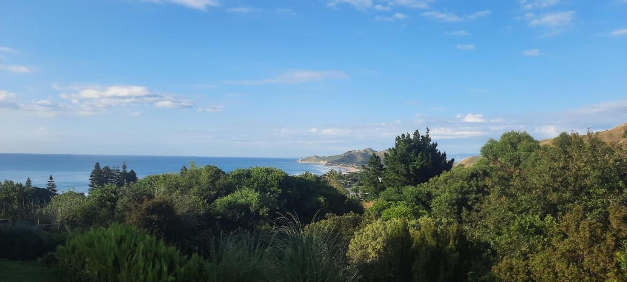 The Quarters Ocean-View Chalet Gisborne Bagian luar foto