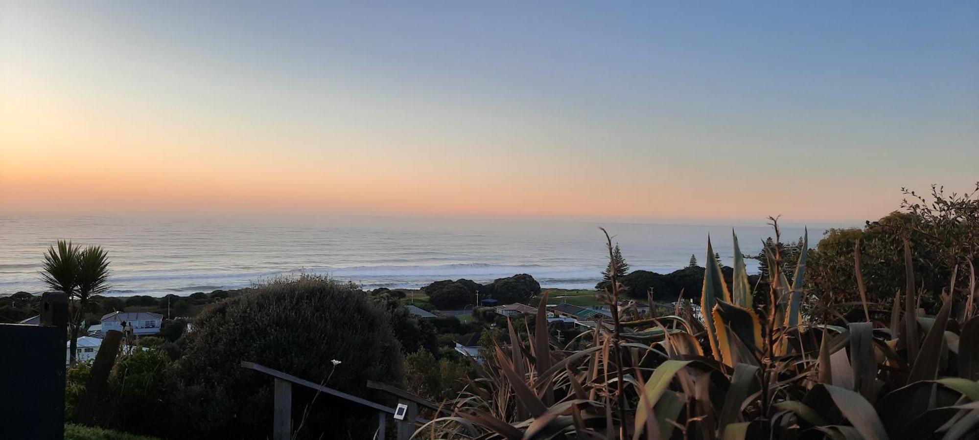 The Quarters Ocean-View Chalet Gisborne Bagian luar foto